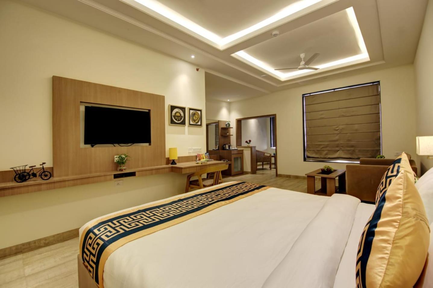 Grand King Plaza Hotel 4*