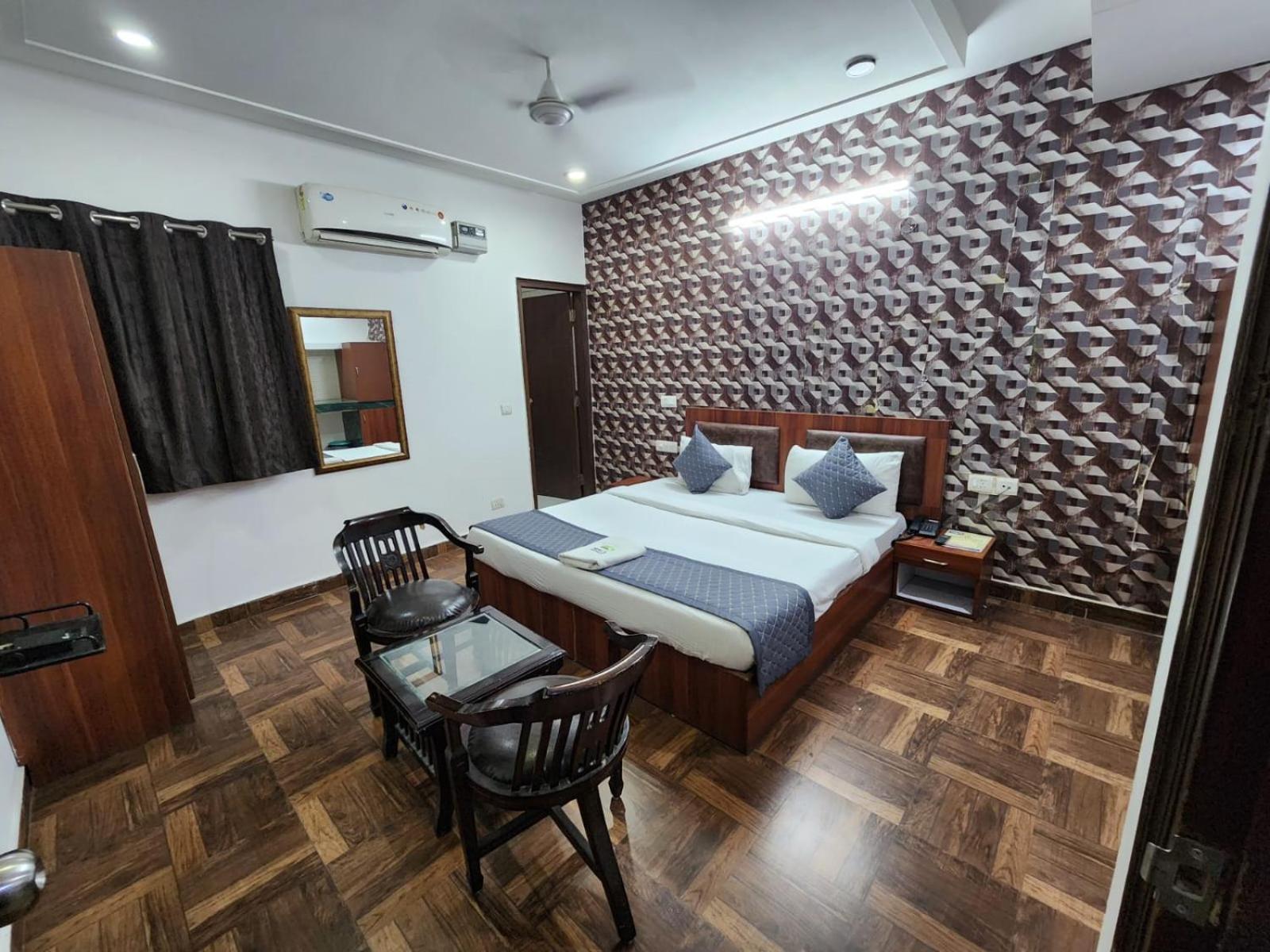 Grand King Plaza 4*